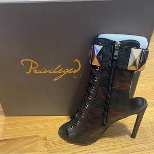 Black Iridescent Peep toe Laced Heels